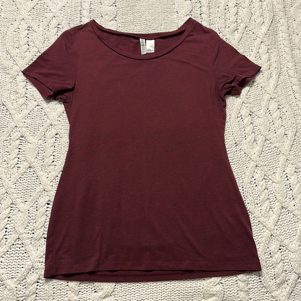 Maroon Divided H&M Basic Tee Size Medium